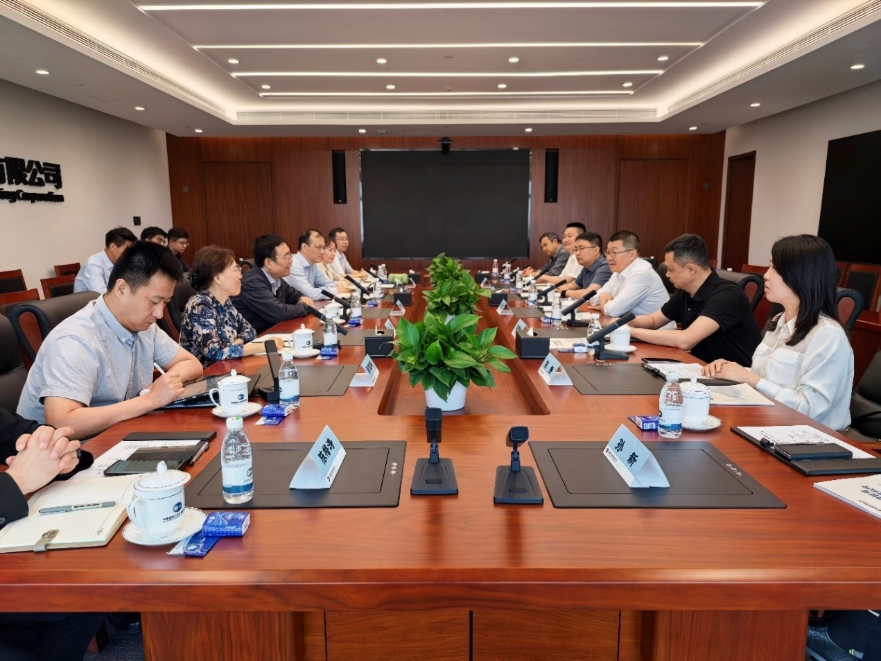 公司领导与公司定点帮扶的利辛县领导座谈交流